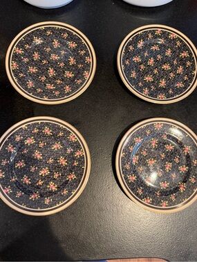 Set of 4 Rare Wedgwood Clio Black Accent Bone China Plates 6”